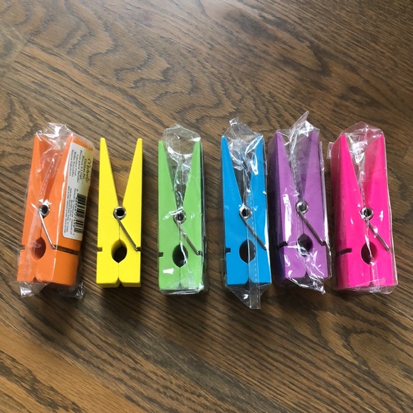 Set of 6 Wood Clothes Pins - Picture 1 of 6